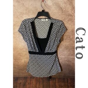 Cato Women's Black/White Geometric V-neck cap sleeve Tie Top. Size M-EUC